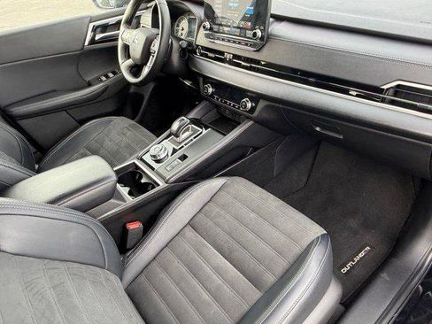 Used 2024 Mitsubishi Outlander SE image 12