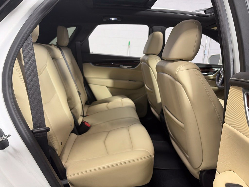 Used 2017 Cadillac XT5 Luxury w/ Driver Awareness Package AWD/4WD image 33