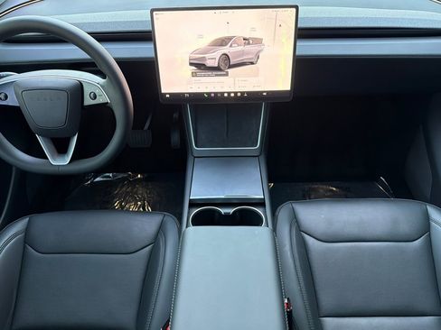 Used 2026 Tesla Model Y 2WD image 17