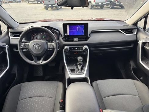 Used 2025 Toyota RAV4 XLE AWD/4WD image 2