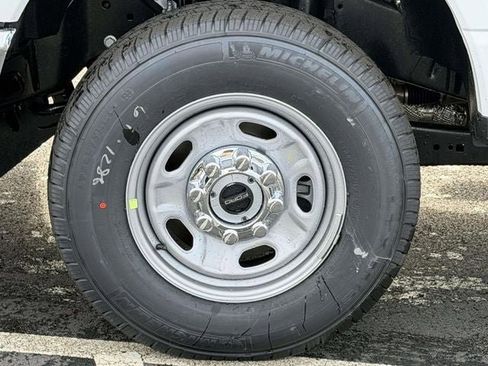 New 2026 Ford F250 XL w/ XL Chrome Package AWD/4WD image 7