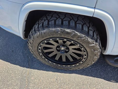 Used 2018 Jeep Grand Cherokee Altitude RWD image 26
