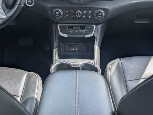 Used 2024 GMC Terrain SLT FWD image 20