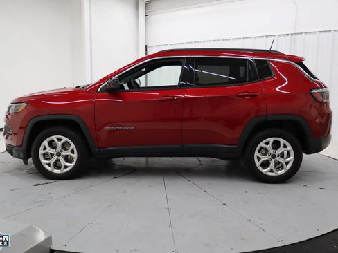 Used 2025 Jeep Compass Latitude image 9