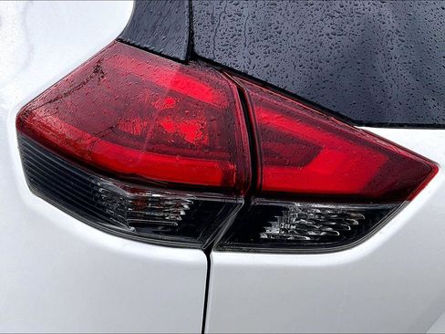Used 2018 Nissan Rogue SV FWD image 31