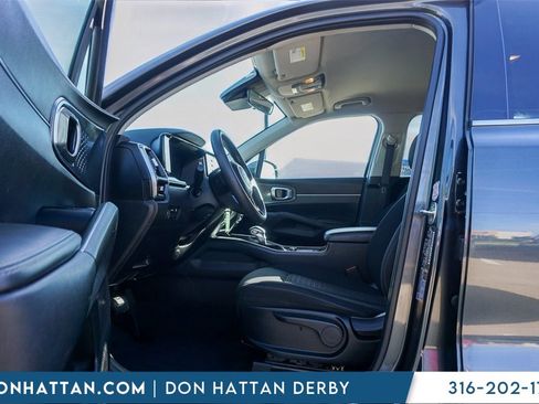 Used 2023 Kia Sorento LX image 3