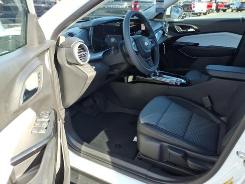 New 2026 Chevrolet Trax LT image 11