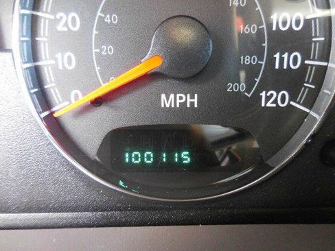 Used 2006 Chrysler Sebring LX image 7