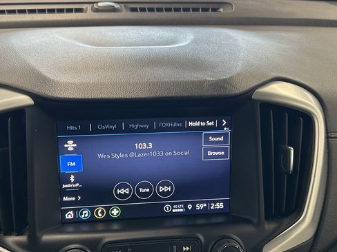 Used 2024 GMC Terrain SLT image 29