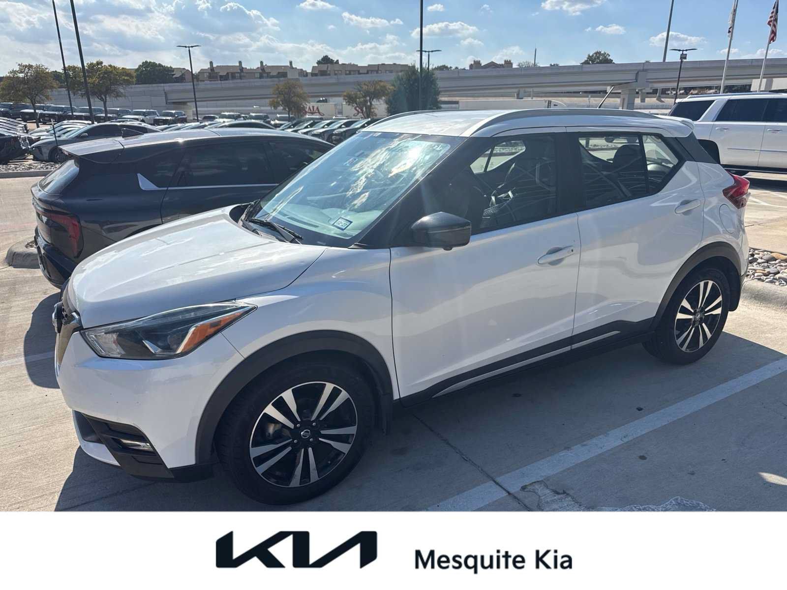 Used 2019 Nissan Kicks SR w/ SR Premium Package FWD image 1