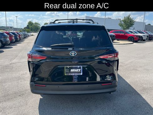Used 2021 Toyota Sienna XLE FWD image 4