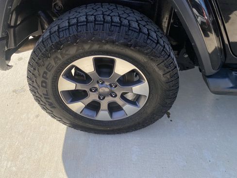 Used 2018 Jeep Wrangler Unlimited Sahara image 5