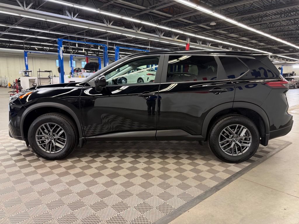 Used 2026 Nissan Rogue SV FWD image 4