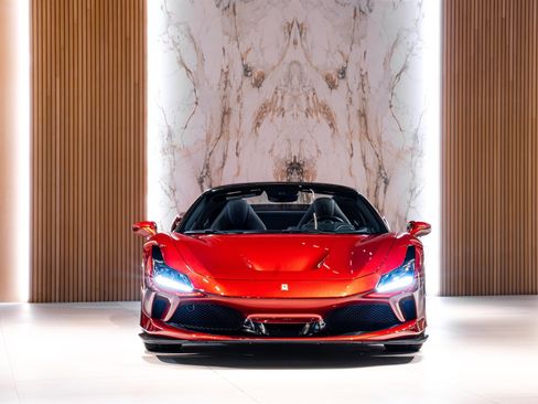 Used 2022 Ferrari F8 Tributo image 3