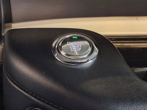 Used 2022 Lincoln Aviator Livery image 24