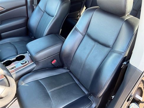 Used 2020 Nissan Pathfinder Platinum image 22