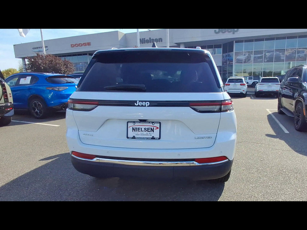 Used 2025 Jeep Grand Cherokee Limited AWD/4WD image 7