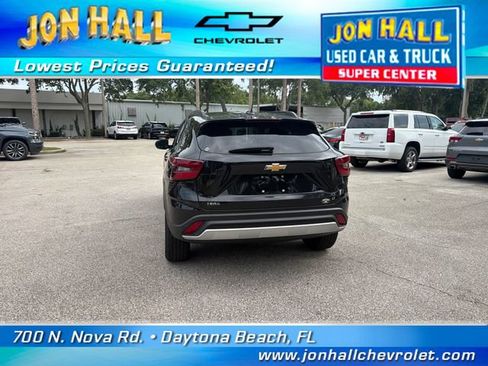 Used 2025 Chevrolet Trax LT FWD image 10