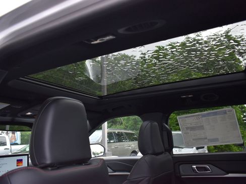 New 2026 Ford Explorer ST-Line w/ ST-Line Street Pack AWD/4WD image 27