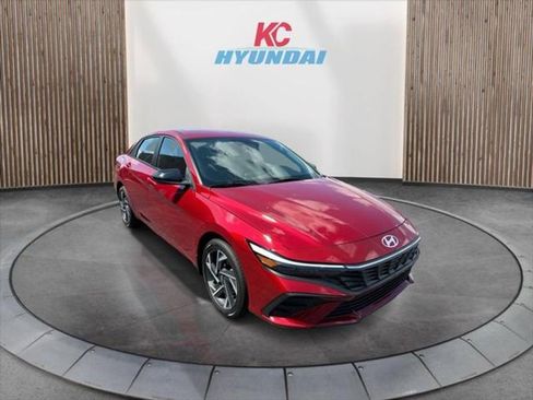 New 2025 Hyundai Elantra SEL image 7