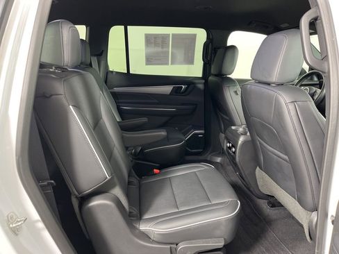 Certified 2025 Buick Enclave Preferred image 11