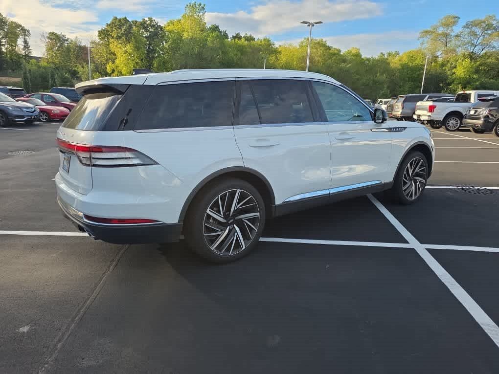 Used 2025 Lincoln Aviator Reserve w/ Equipment Group 201A AWD/4WD image 3