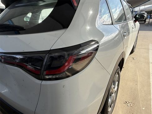 Used 2023 Honda HR-V LX image 9