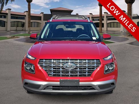 Used 2025 Hyundai Venue SEL FWD image 3