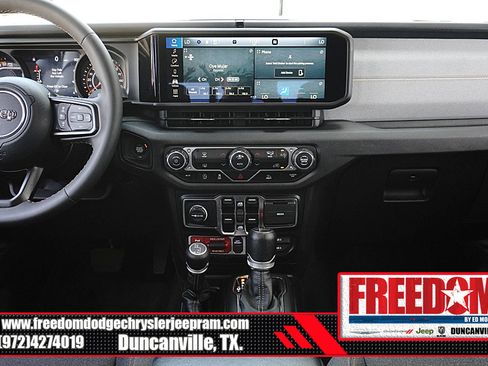 Used 2024 Jeep Gladiator Sport AWD/4WD image 19