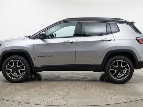 Used 2025 Jeep Compass Trailhawk AWD/4WD image 5
