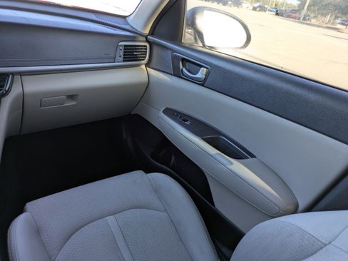 Used 2017 Kia Optima LX w/ Driver Convenience Package image 16