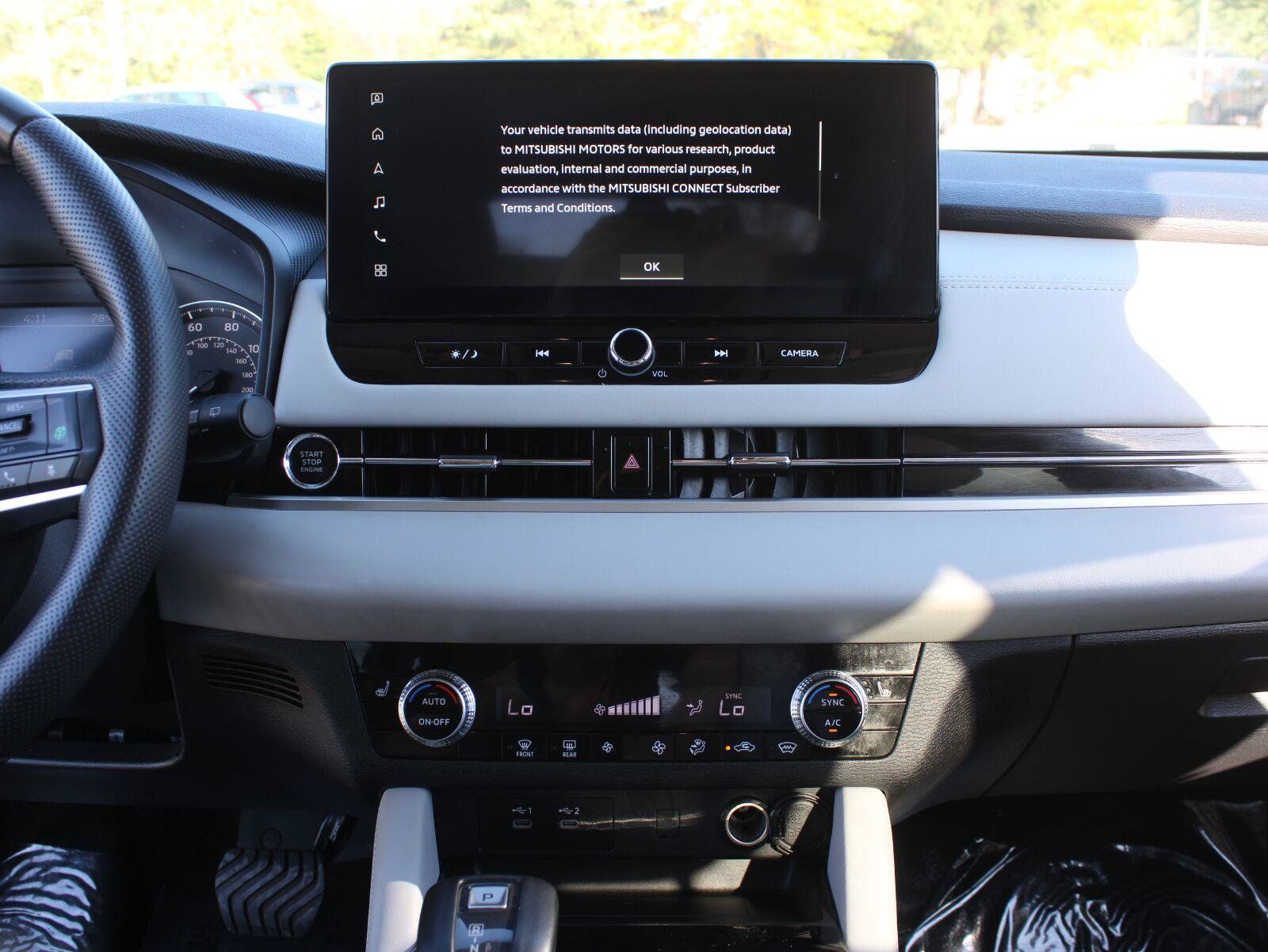 Used 2025 Mitsubishi Outlander SE AWD/4WD image 12