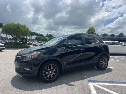 Used 2019 Buick Encore Sport Touring FWD image 3