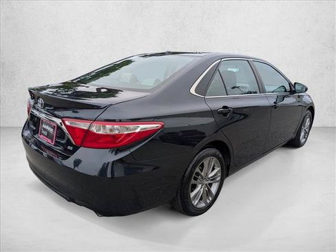 Used 2017 Toyota Camry SE w/ Moonroof Package FWD image 5