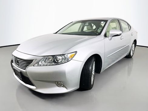 Used 2013 Lexus ES 350 w/ Luxury Pkg FWD image 3