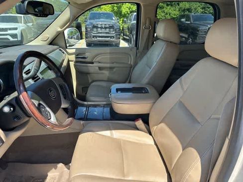 Used 2013 Cadillac Escalade Premium AWD/4WD image 4