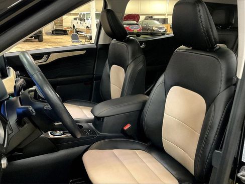 Used 2021 Ford Escape Titanium w/ Titanium Elite Package image 24