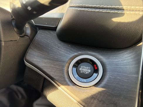 Certified 2023 Jeep Grand Cherokee Limited image 10