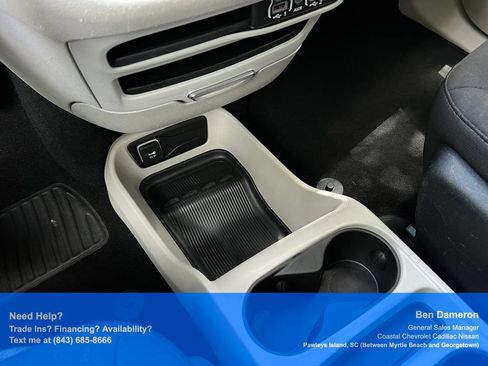 Used 2021 Chrysler Voyager L FWD image 36