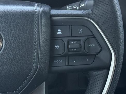 Used 2025 Toyota Tundra Limited AWD/4WD image 16