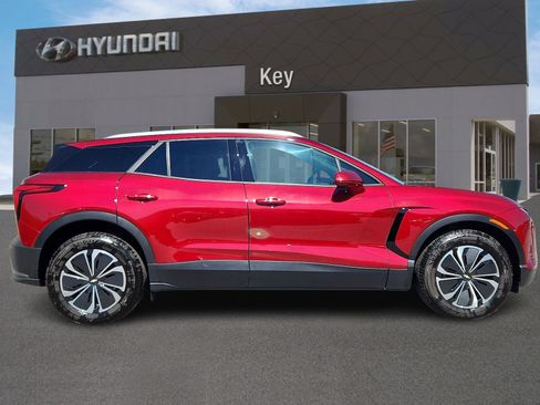 Used 2025 Chevrolet Blazer EV LT image 3