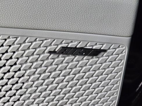 Used 2024 Hyundai Elantra Limited image 8