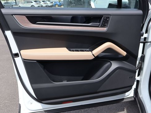 Certified 2026 Porsche Cayenne AWD/4WD image 14