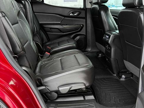 Used 2020 GMC Acadia SLT w/ Driver Alert Package II image 12