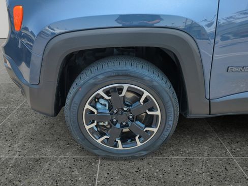 Used 2023 Jeep Renegade Latitude AWD/4WD image 14