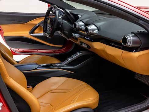 Used 2020 Ferrari 812 Superfast RWD image 28