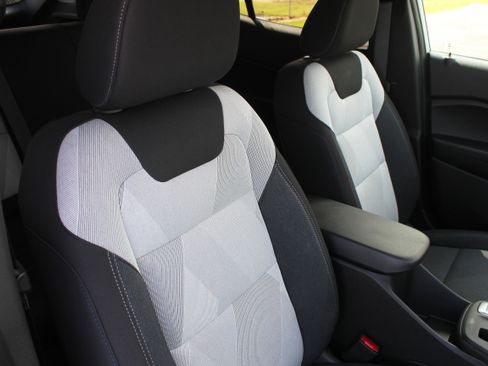 Used 2025 Chevrolet Trax LS w/ LS Convenience Package image 44