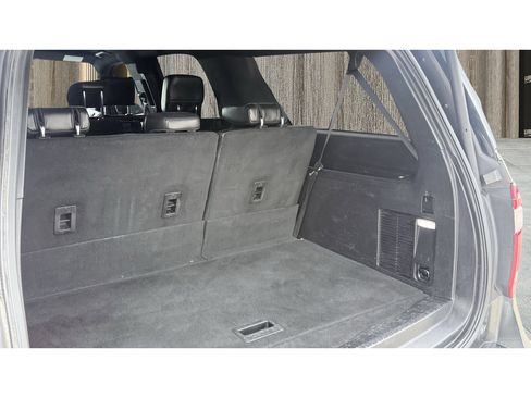 Used 2018 Ford Expedition Max XLT w/ Equipment Group 202A RWD image 15