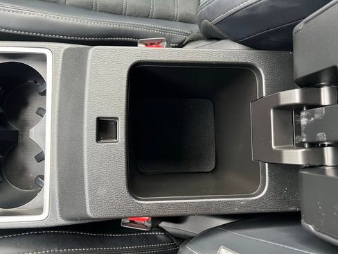 Used 2024 Mitsubishi Outlander SE image 32