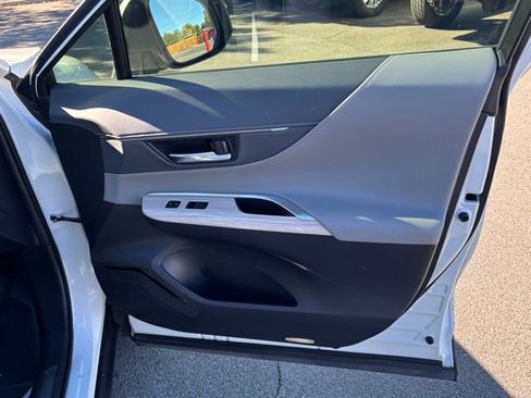 Used 2021 Toyota Venza Limited image 25